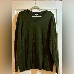 Old navy, men’s green knit V-neck sweater, size L